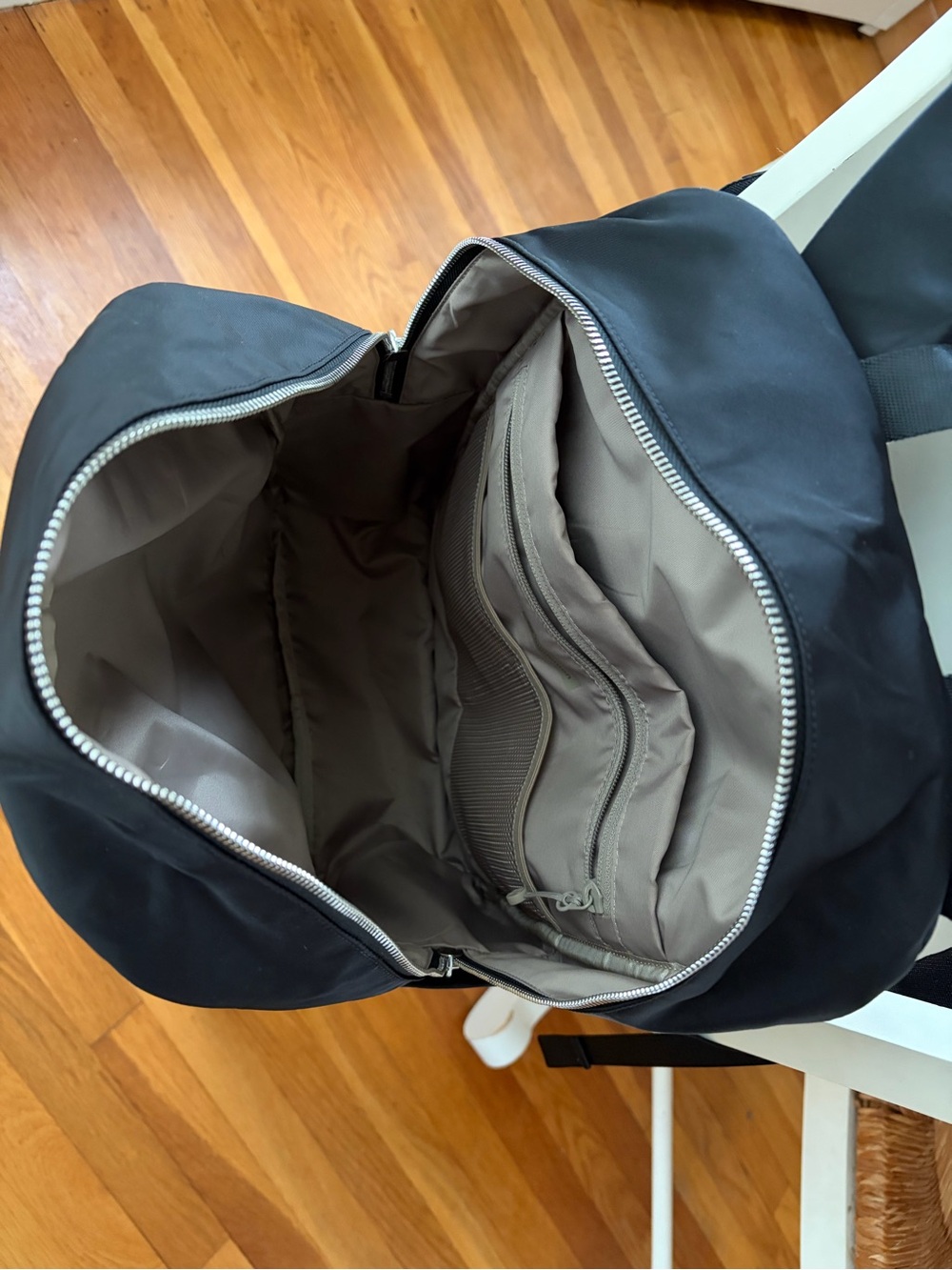 lululemon Everywhere Backpack 22L - Black - Picture 4 of 11